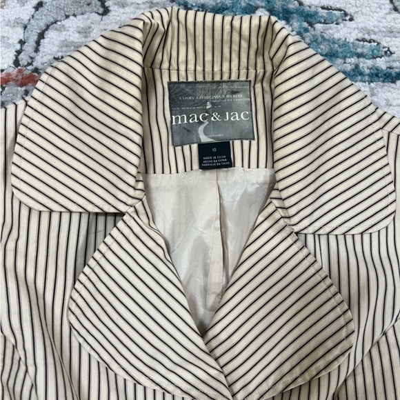 Mac & Jac 3/4 Sleeve Striped Blazer - Picture 4 of 10